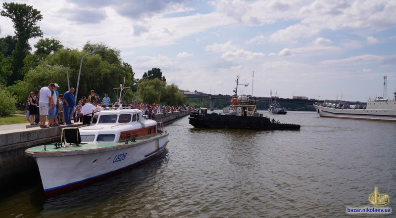 Набережная Флотского бульвара в Николаеве. День ВМС. 