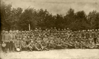 Фото 1914-16 гг. Одна из рот, вероятно Николаевского полка. Семейный архив Мискаренко