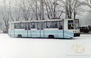 Вагон 2127 на пр. Богоявленском (бывш. пр. Октябрьский) в районе ул. Кузнечной (бывш. ул. Скороходова).